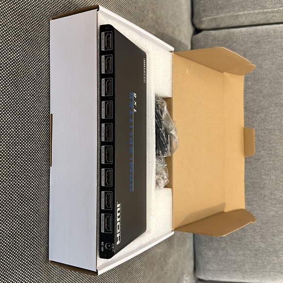 Blackbird 4K Pro 1x8 HDMI Splitter HDR 18Gbps 4K@60Hz YCbCr 4:4:4 with HDCP 2.2 - Picture 4 of 4